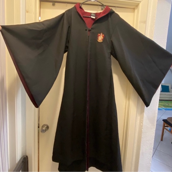 Harry Potter Gryffindor Robe authentic - Picture 2 of 9